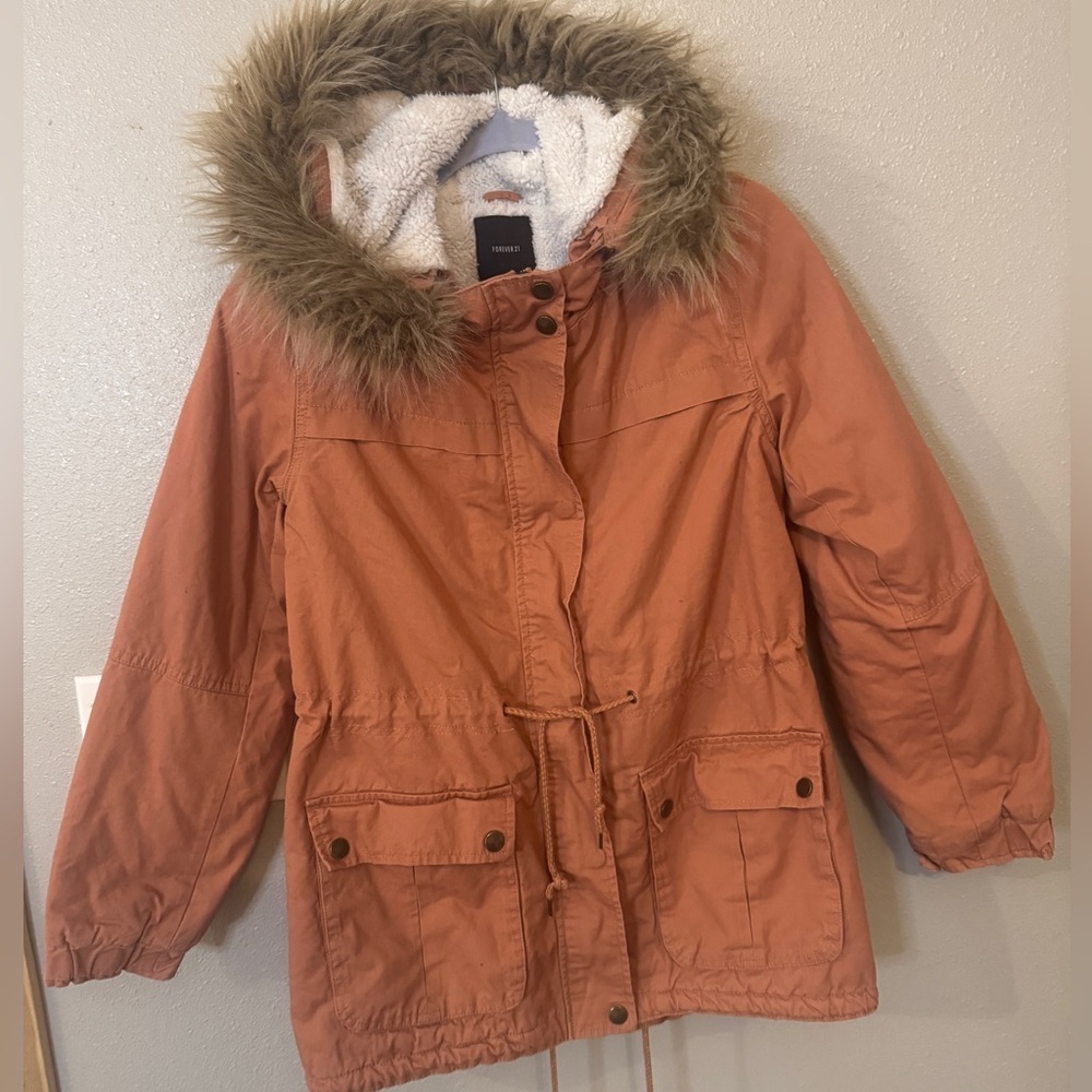 Faux fur hood drawstring waist utility pockets winter 90’s y2K inspired jacket
